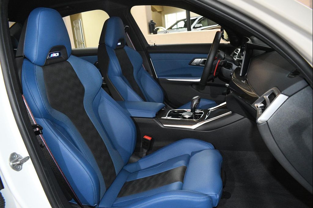 صورة 8 لـ 2025 BMW M3 COMPETITION XDRIVE