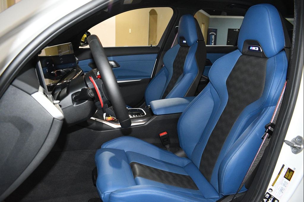 صورة 7 لـ 2025 BMW M3 COMPETITION XDRIVE