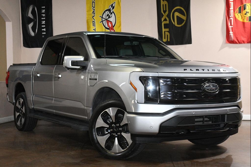 2023 FORD F-150 LIGHTNING PLATINUM — фото 3
