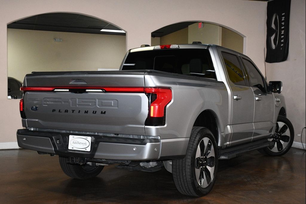 2023 FORD F-150 LIGHTNING PLATINUM — фото 5