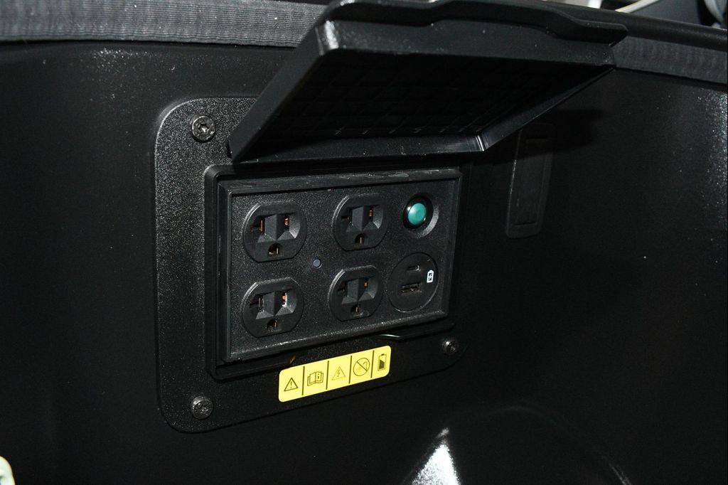 2023 FORD F-150 LIGHTNING PLATINUM 缩略图 94