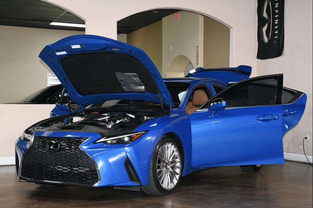 صورة مصغرة 90 لـ 2023 Lexus IS 300 BASE
