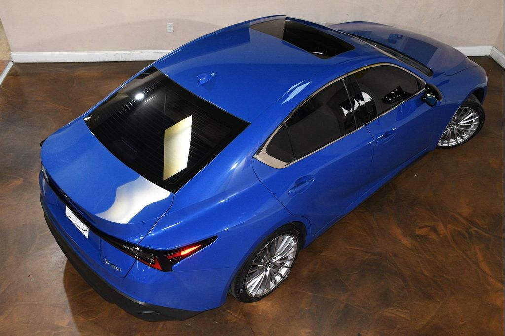صورة مصغرة 75 لـ 2023 Lexus IS 300 BASE
