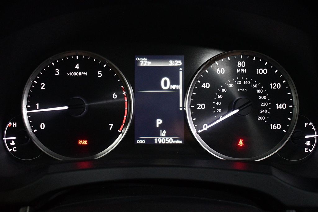صورة مصغرة 25 لـ 2023 Lexus IS 300 BASE