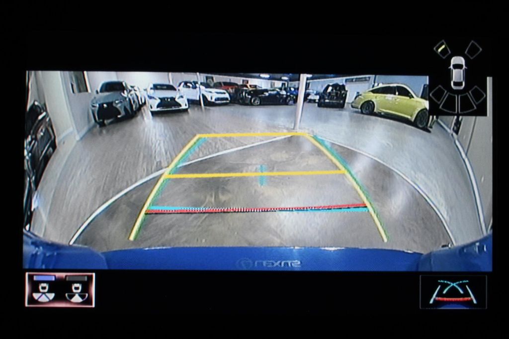صورة مصغرة 36 لـ 2023 Lexus IS 300 BASE