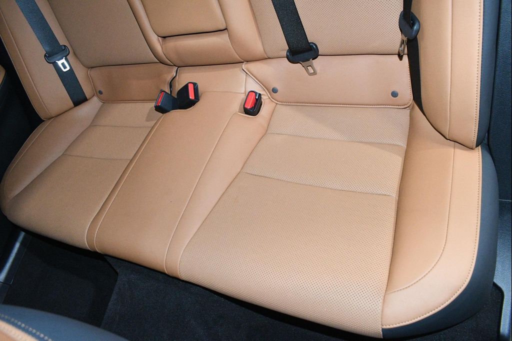 صورة مصغرة 19 لـ 2023 Lexus IS 300 BASE