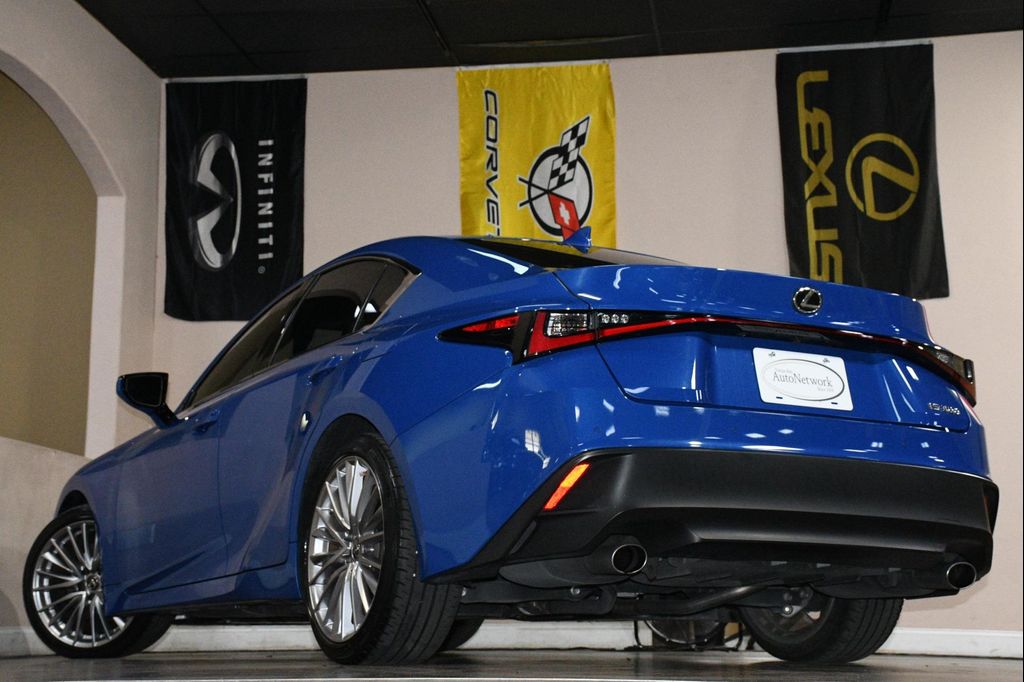 صورة مصغرة 86 لـ 2023 Lexus IS 300 BASE