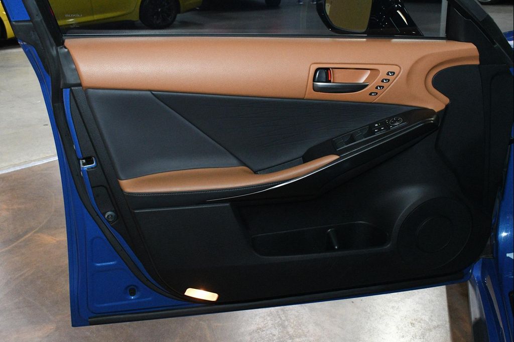 صورة مصغرة 41 لـ 2023 Lexus IS 300 BASE