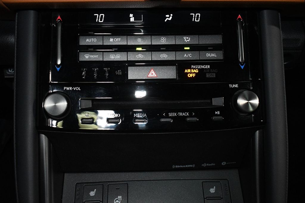 صورة مصغرة 34 لـ 2023 Lexus IS 300 BASE