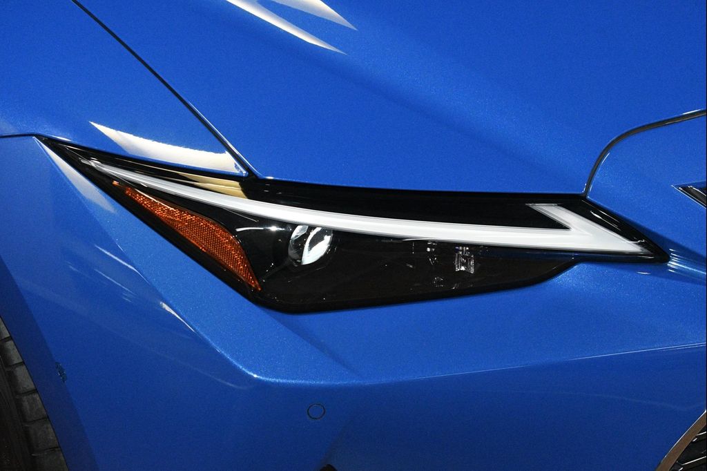 صورة مصغرة 58 لـ 2023 Lexus IS 300 BASE