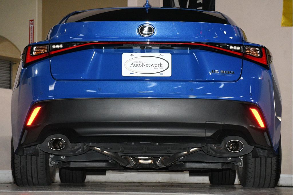 صورة مصغرة 82 لـ 2023 Lexus IS 300 BASE