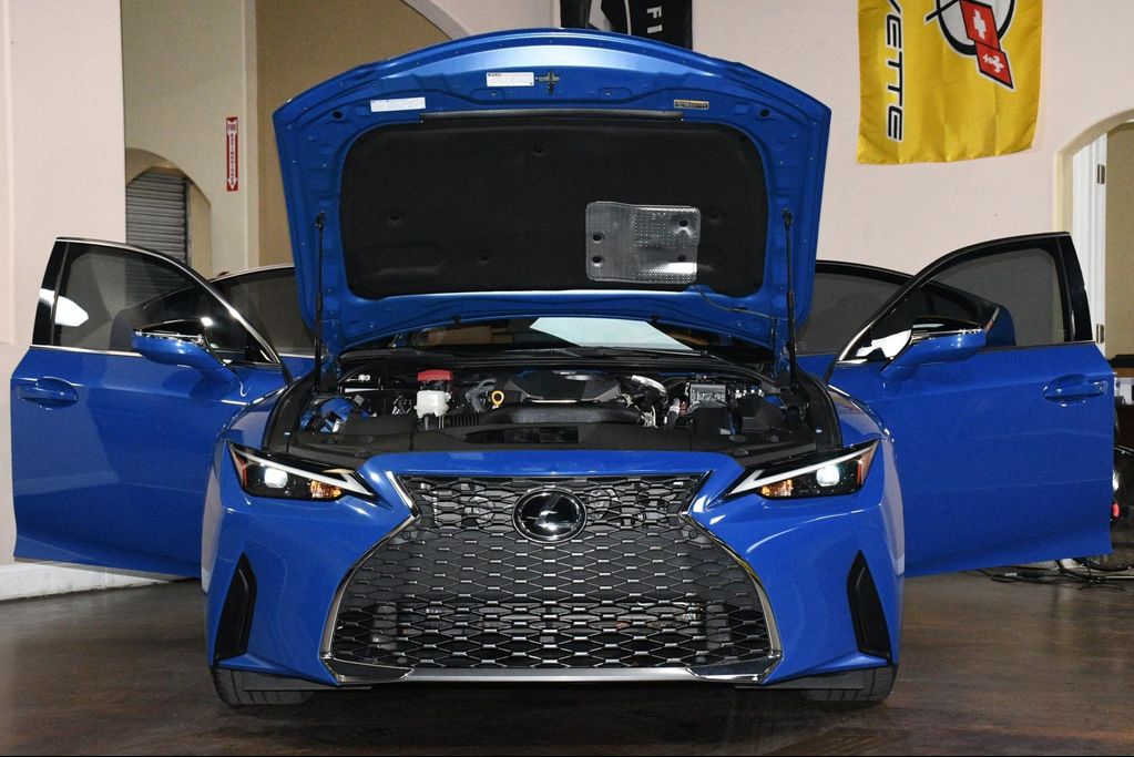 صورة مصغرة 87 لـ 2023 Lexus IS 300 BASE