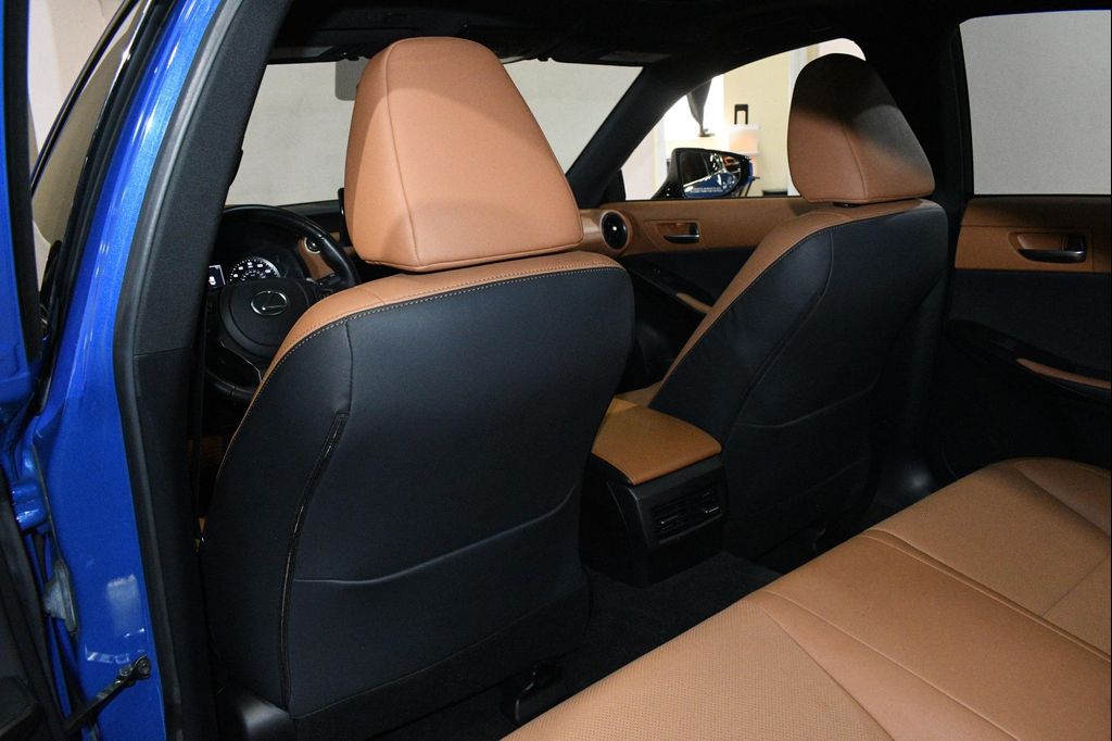 صورة مصغرة 15 لـ 2023 Lexus IS 300 BASE