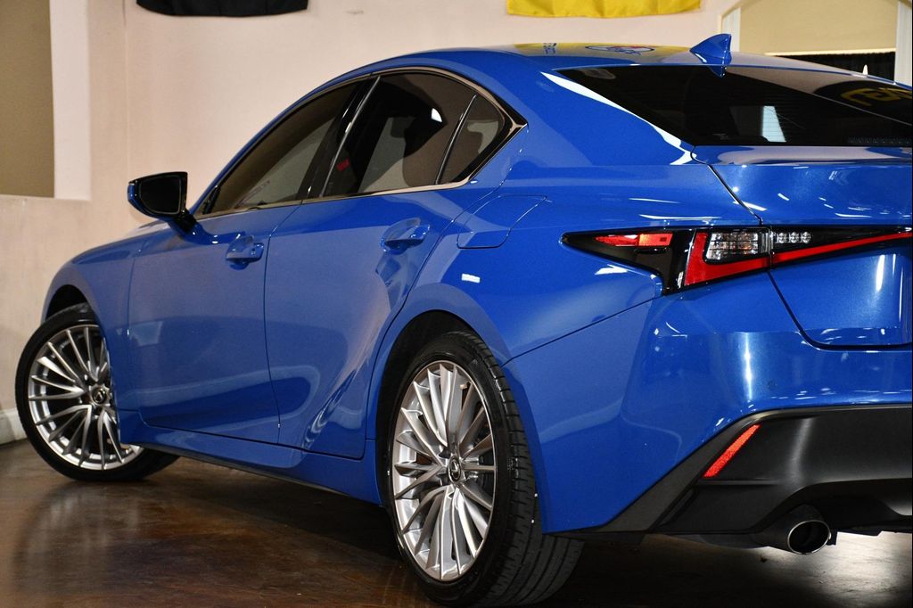 صورة مصغرة 55 لـ 2023 Lexus IS 300 BASE