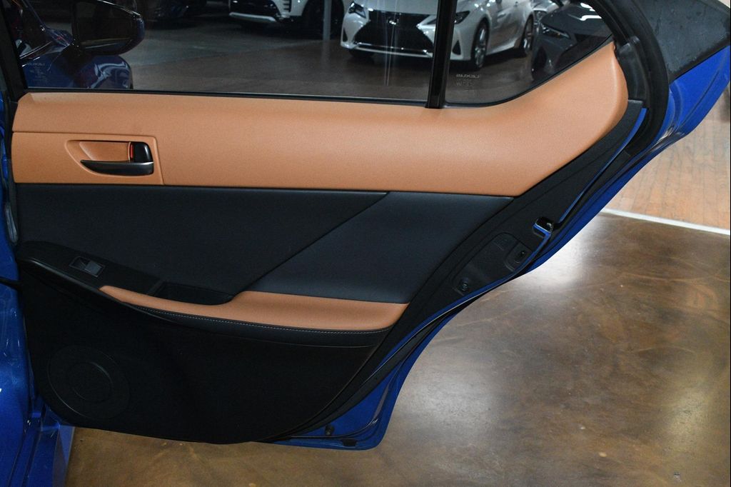 صورة مصغرة 44 لـ 2023 Lexus IS 300 BASE