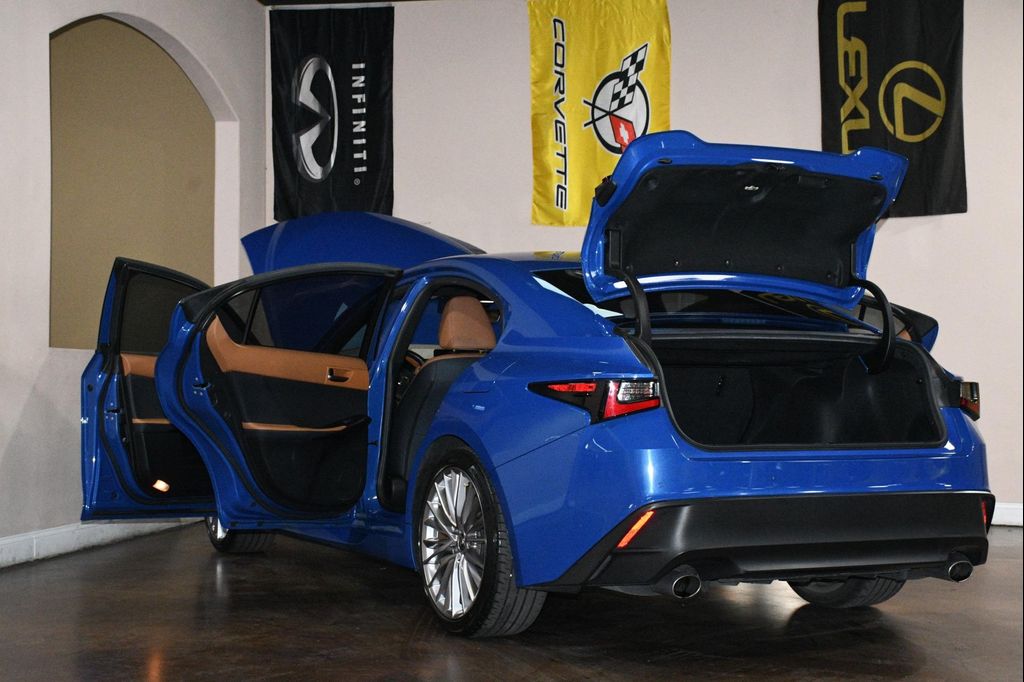 صورة مصغرة 92 لـ 2023 Lexus IS 300 BASE