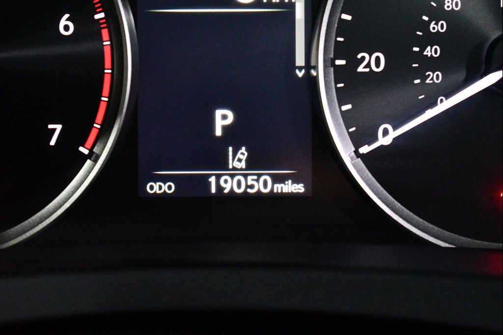 صورة مصغرة 26 لـ 2023 Lexus IS 300 BASE