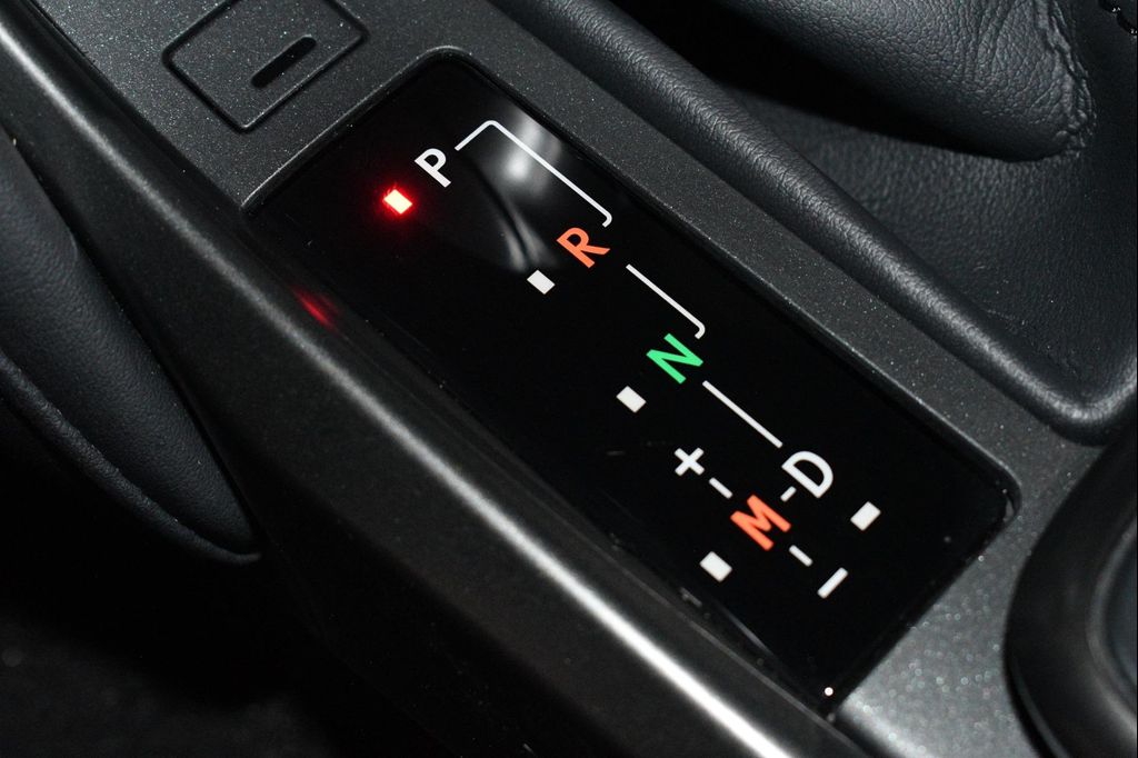 صورة مصغرة 38 لـ 2023 Lexus IS 300 BASE