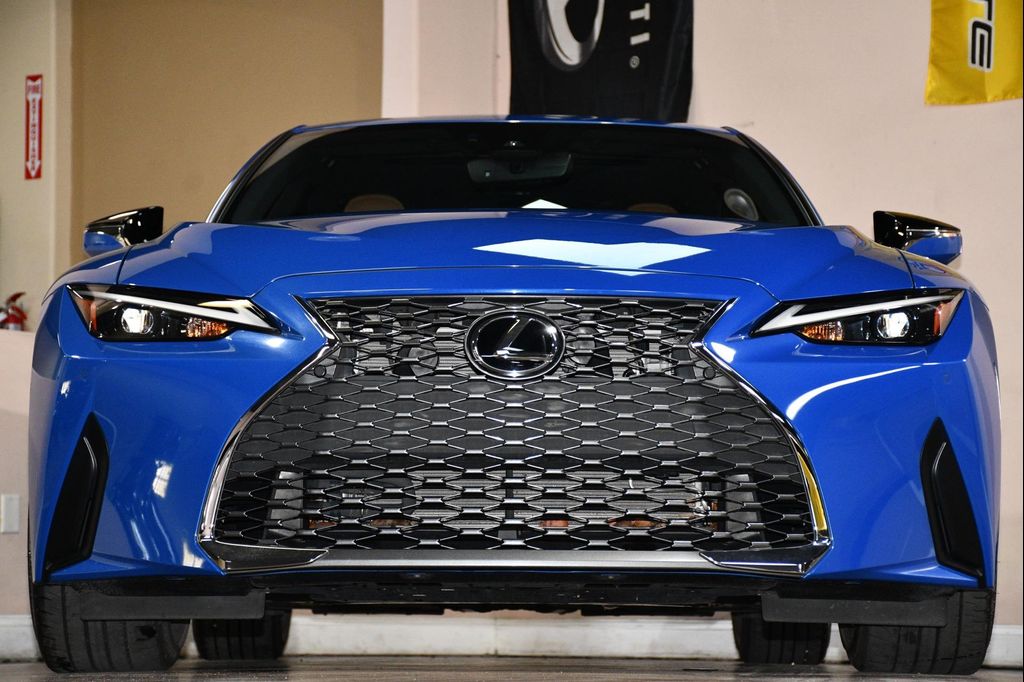 صورة مصغرة 81 لـ 2023 Lexus IS 300 BASE