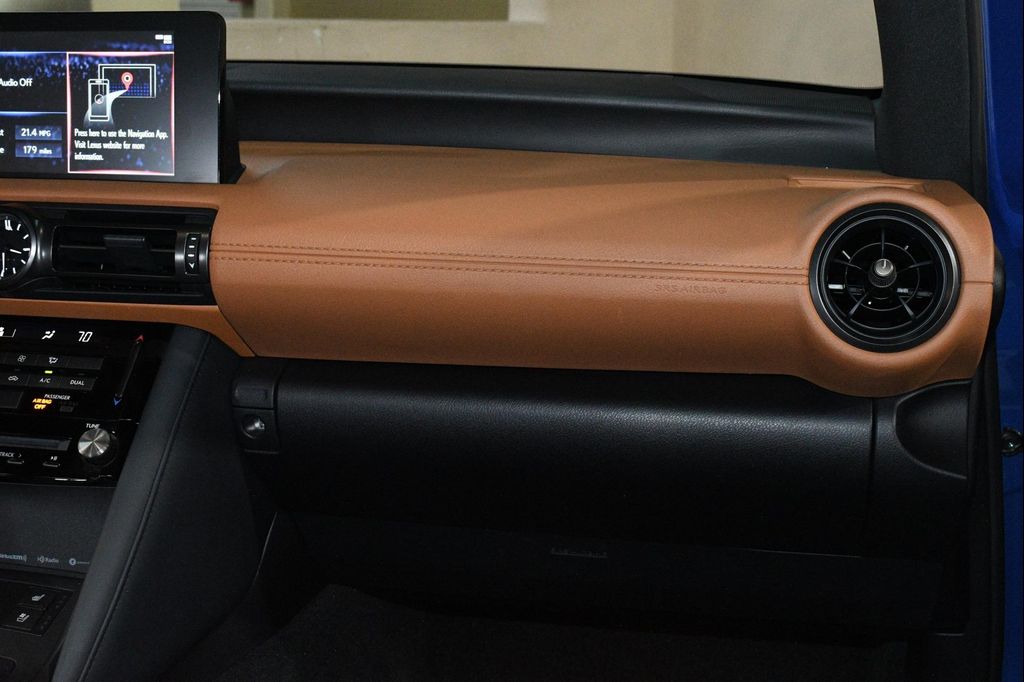 صورة مصغرة 24 لـ 2023 Lexus IS 300 BASE