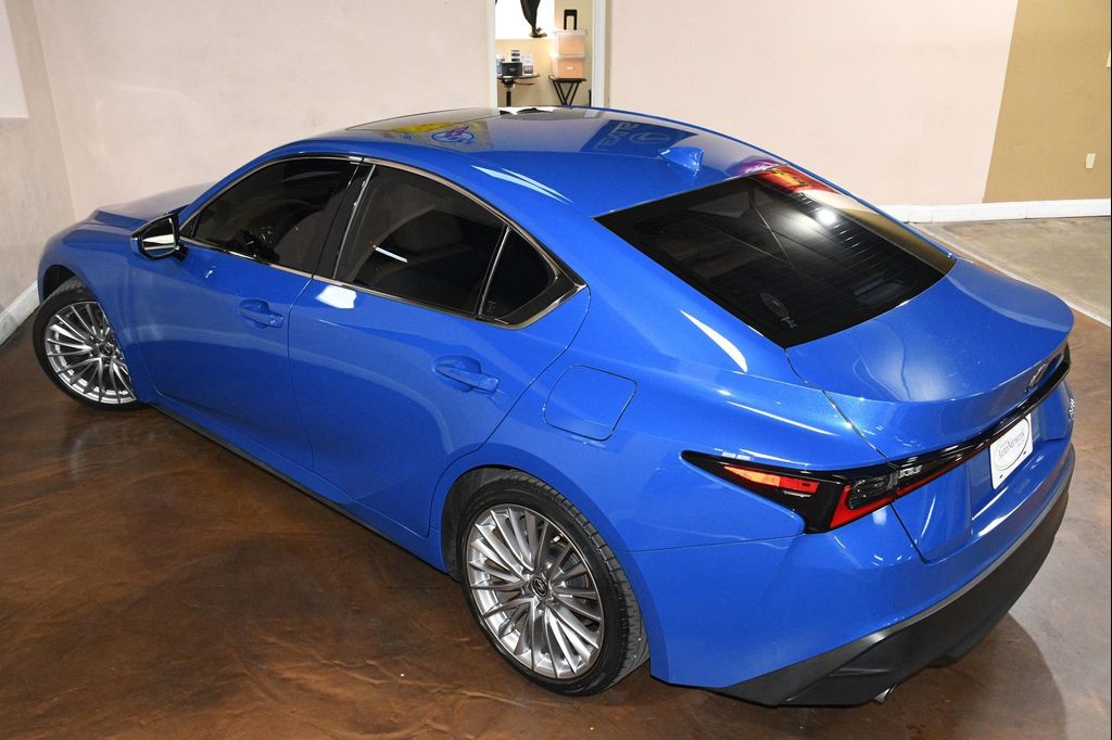 صورة مصغرة 80 لـ 2023 Lexus IS 300 BASE