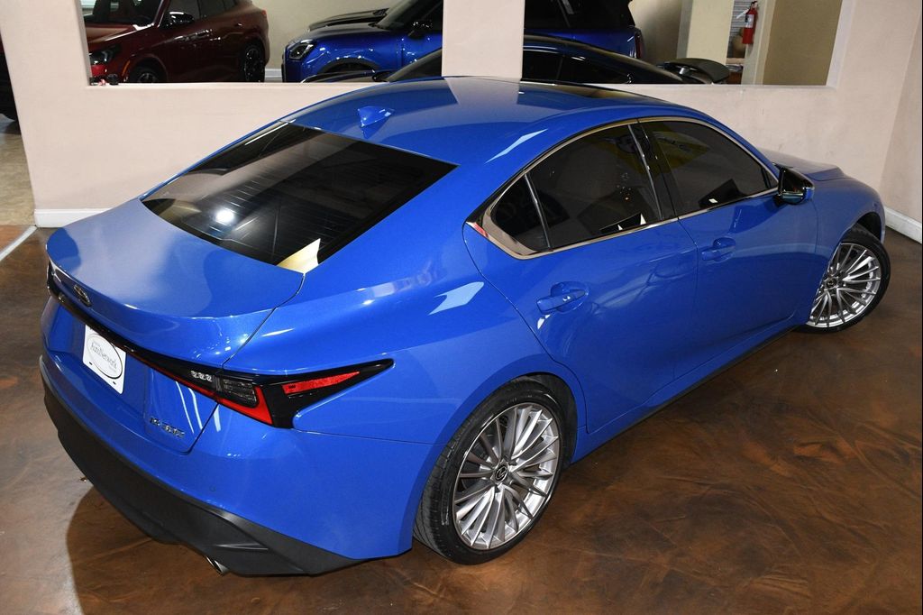 صورة مصغرة 79 لـ 2023 Lexus IS 300 BASE