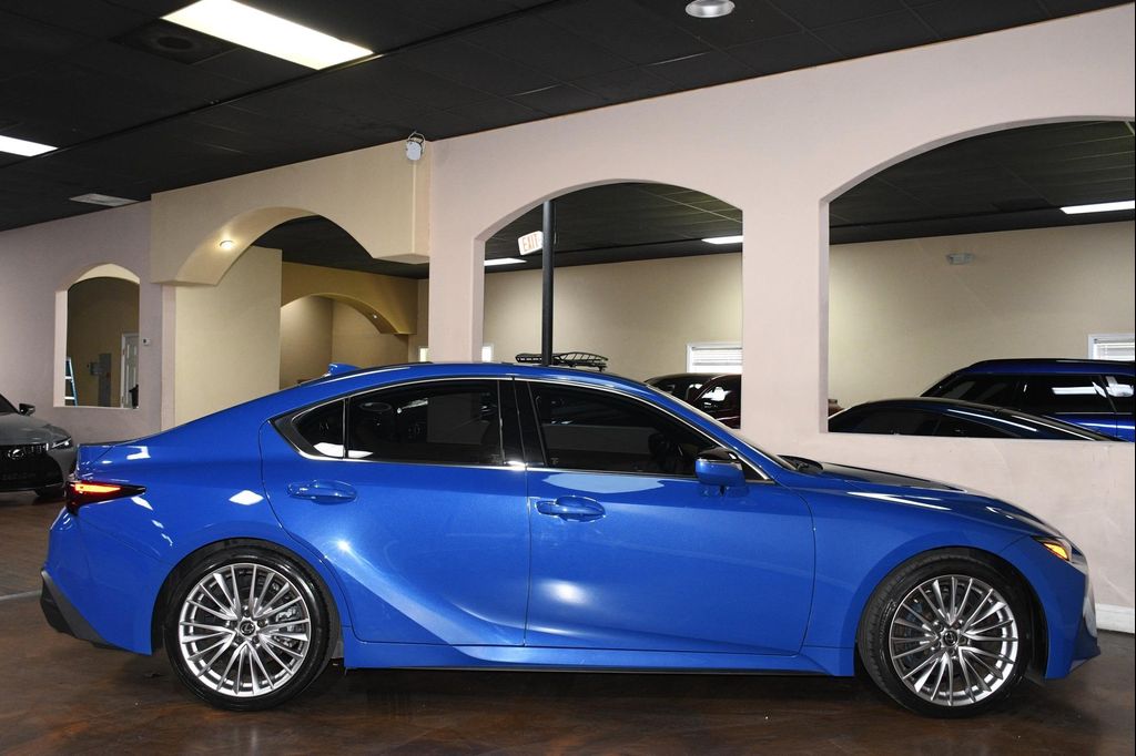 صورة مصغرة 52 لـ 2023 Lexus IS 300 BASE