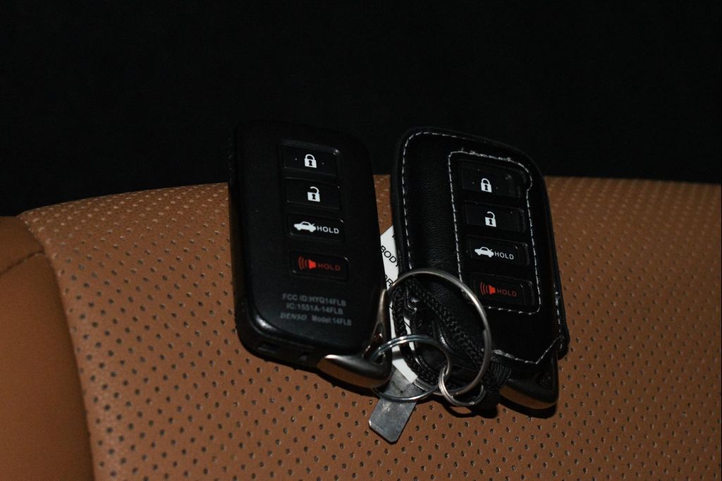 صورة مصغرة 97 لـ 2023 Lexus IS 300 BASE