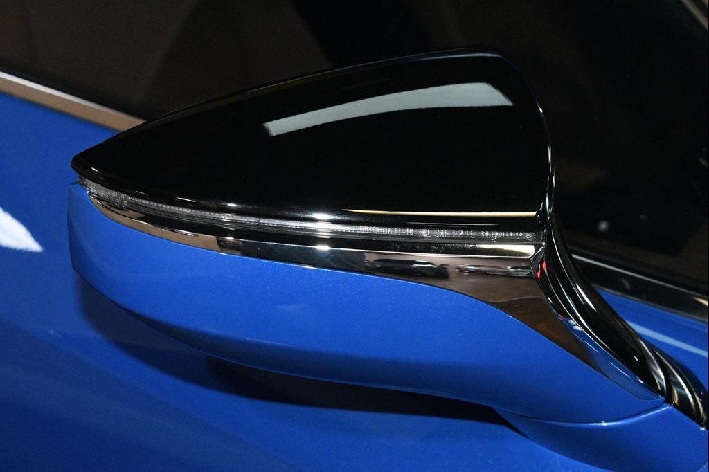 صورة مصغرة 61 لـ 2023 Lexus IS 300 BASE