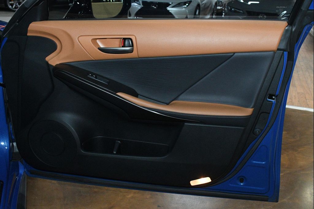 صورة مصغرة 42 لـ 2023 Lexus IS 300 BASE
