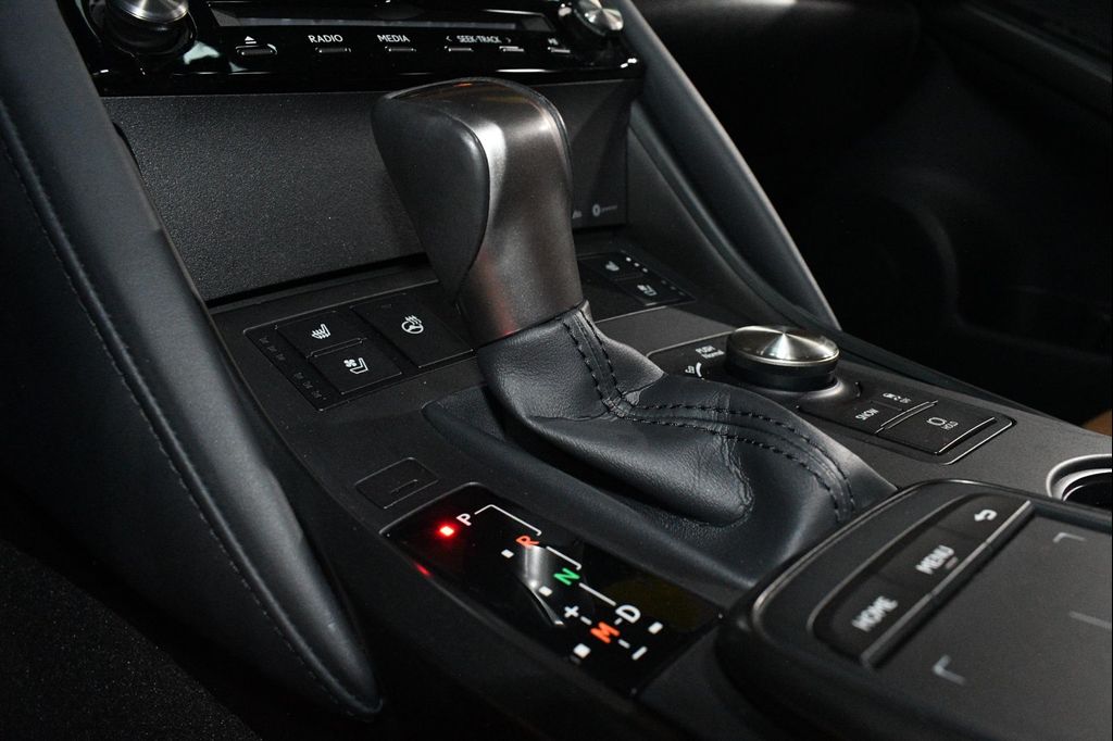 صورة مصغرة 37 لـ 2023 Lexus IS 300 BASE