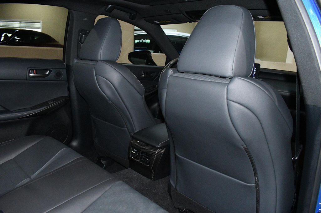 صورة مصغرة 16 لـ 2021 Lexus IS 350 BASE