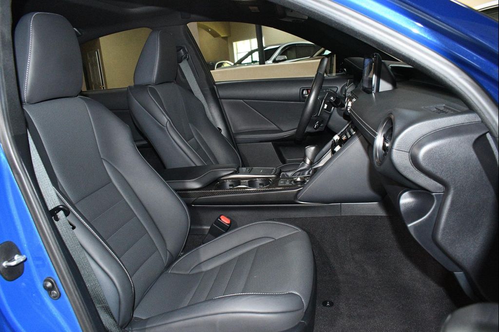 2021 Lexus IS 350 BASE — фото 8
