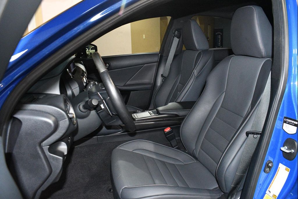 2021 Lexus IS 350 BASE — фото 7