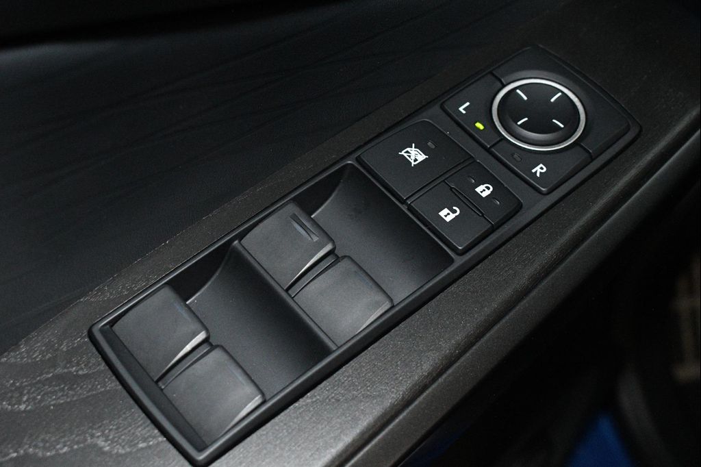 صورة مصغرة 40 لـ 2021 Lexus IS 350 BASE