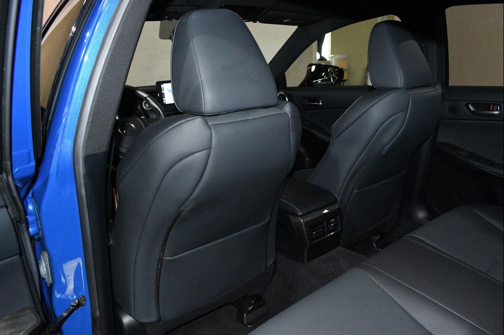 صورة مصغرة 15 لـ 2021 Lexus IS 350 BASE