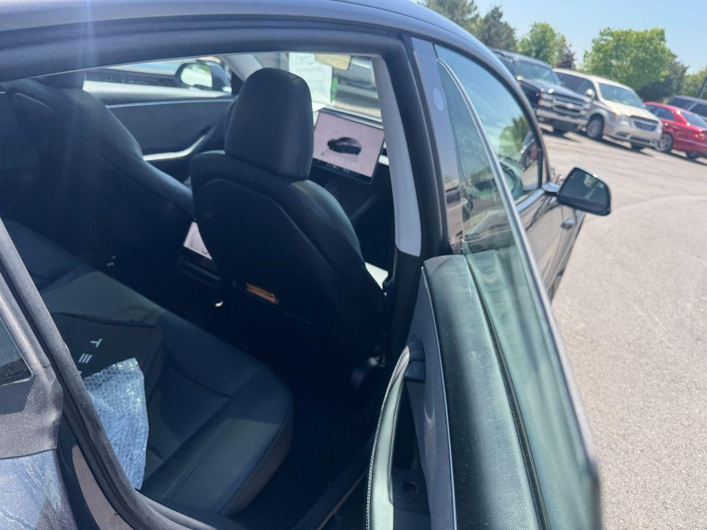 TESLA MODEL 3 BASE - 8