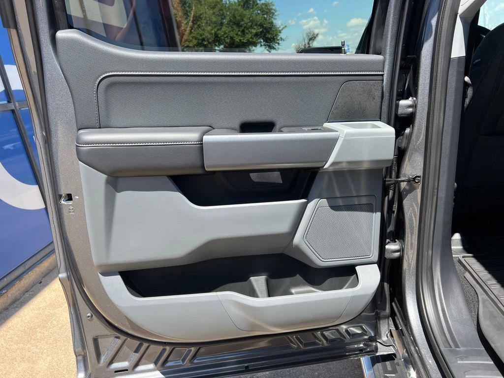 صورة 10 لـ 2026 FORD F-150 XLT
