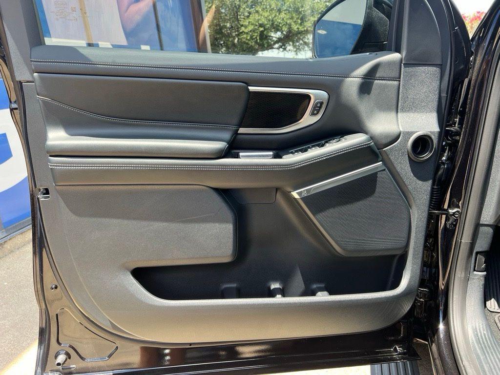 2027 FORD EXPEDITION PLATINUM — миниатюра 16
