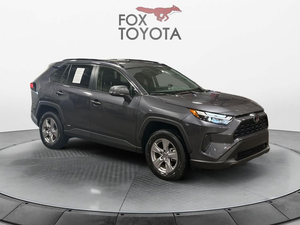 2025 Toyota RAV4 HYBRID XLE — фото 8