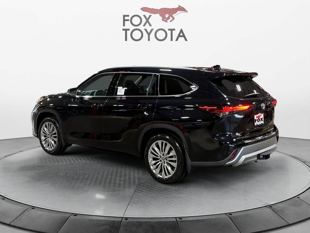 2026 Toyota HIGHLANDER PLATINUM — фото 3