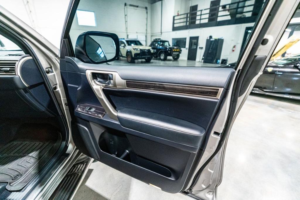صورة مصغرة 51 لـ 2020 Lexus GX 460 BASE