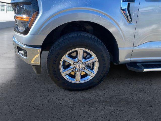 2025 FORD F-150 XLT photo 2