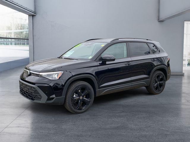 New 2026 Volkswagen Taos SE Black