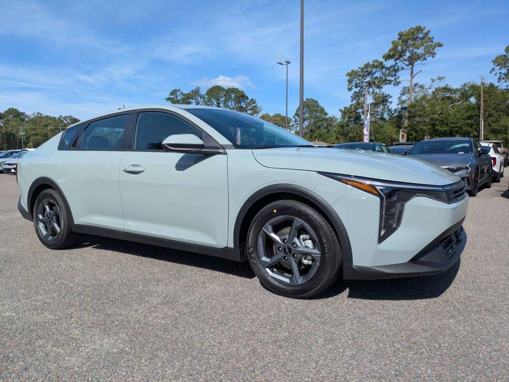New 2026 Kia K4 LXS