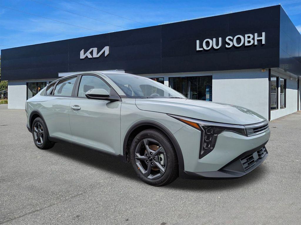 New 2025 Kia K4 LXS