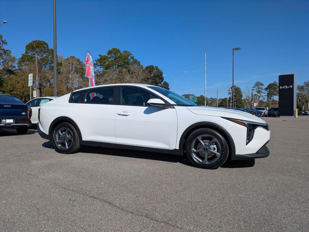 New 2026 Kia K4 LXS