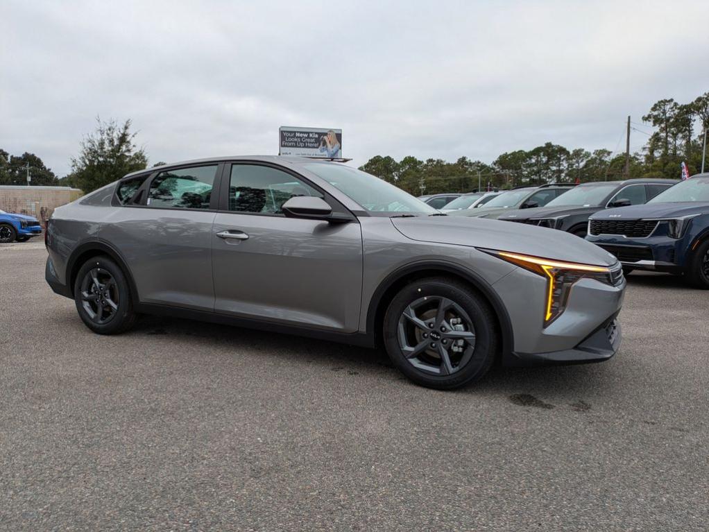 New 2025 Kia K4 LXS