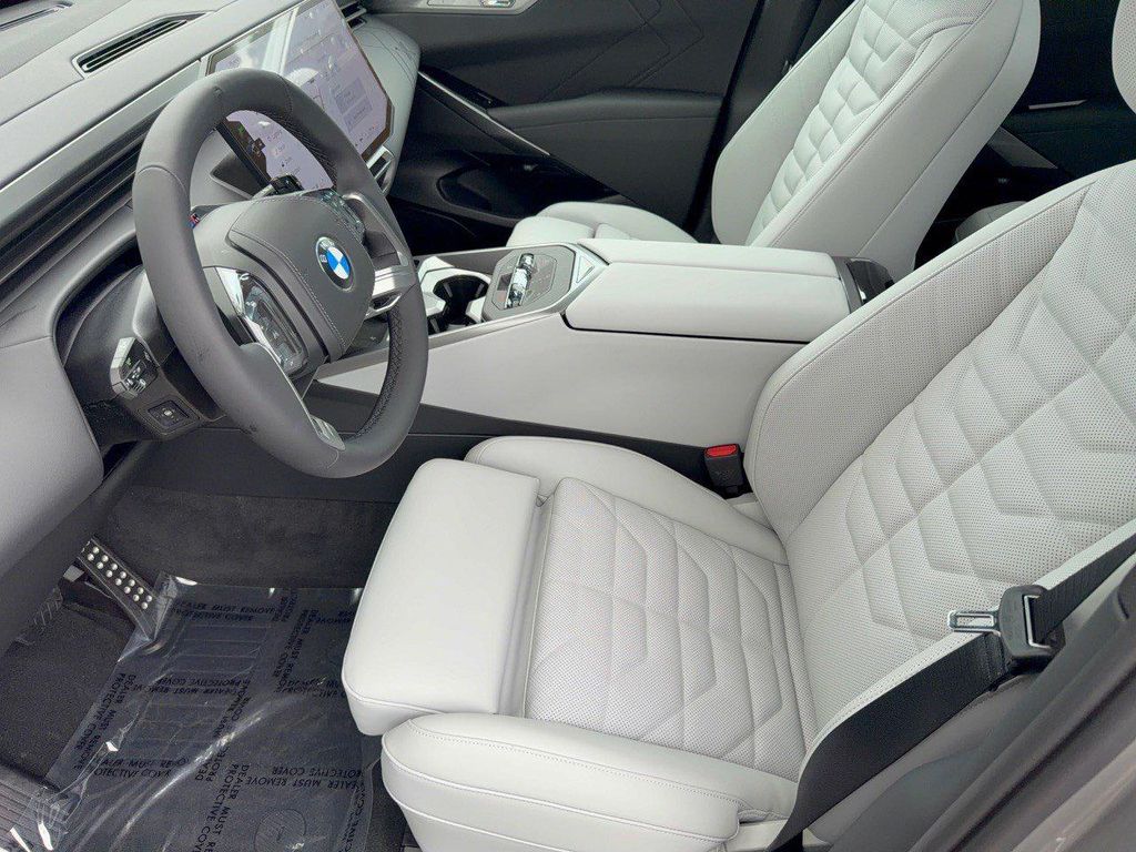 صورة 5 لـ 2027 BMW X5 40 XDRIVE