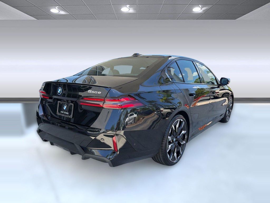 صورة 9 لـ 2027 BMW 550E 550E XDRIVE